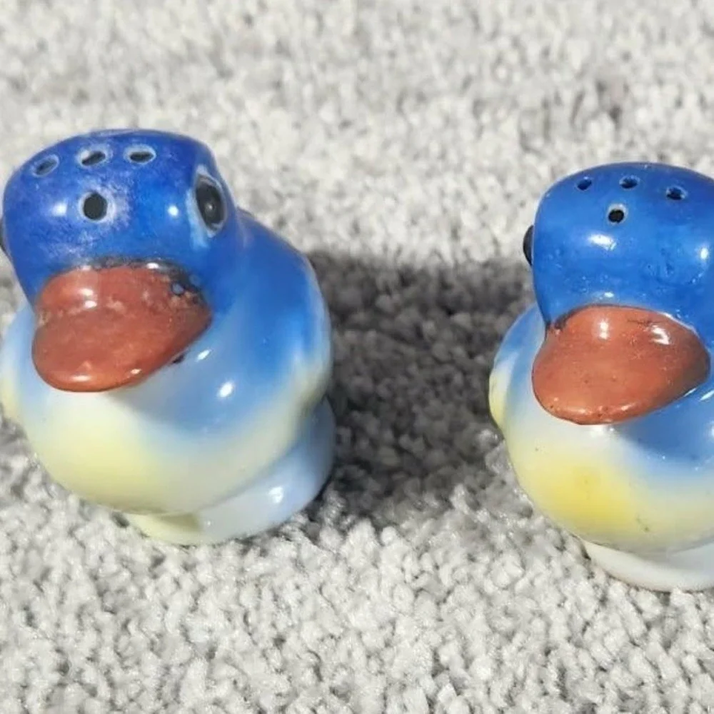 Blue Bird Salt and Pepper Shakers Ceramic Vintage Style Set‎